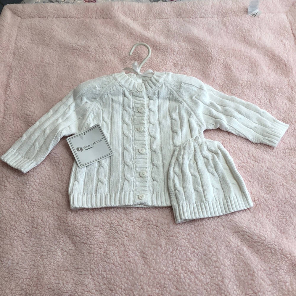 New white sweater and hat set. Size 3-6 months